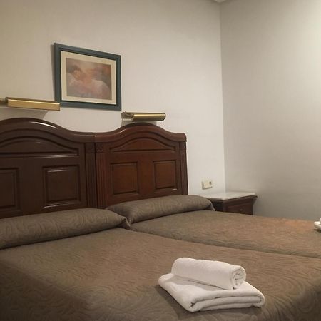 Hostal Conchita Legazpi Madrid Exterior foto