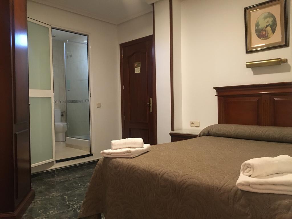 Hostal Conchita Legazpi Madrid Exterior foto