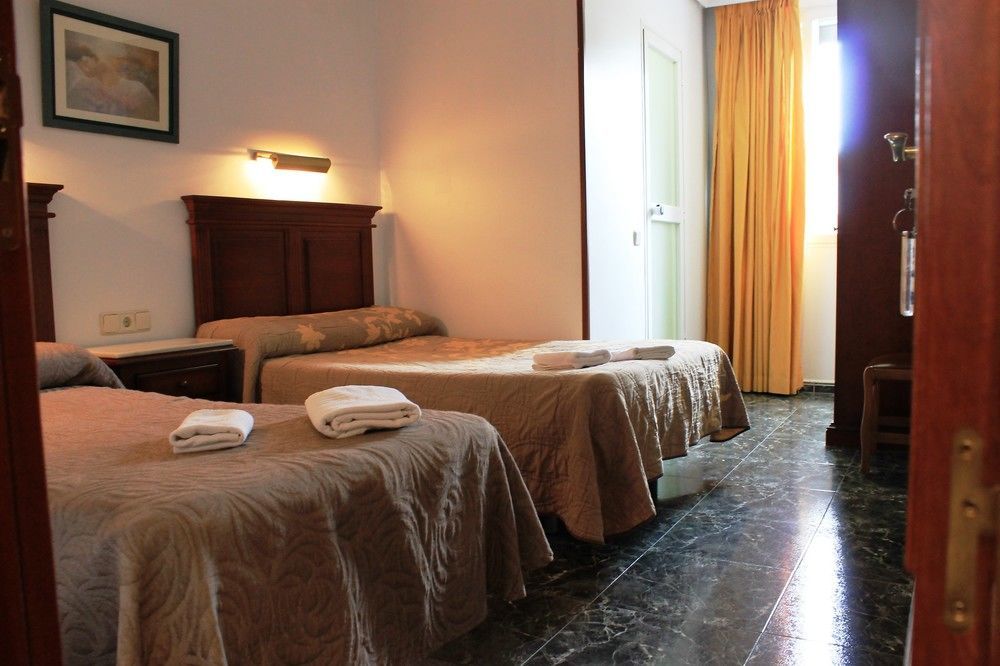 Hostal Conchita Legazpi Madrid Exterior foto