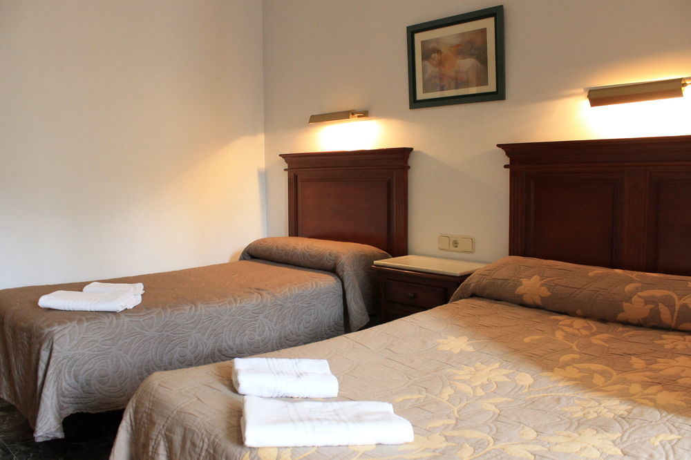 Hostal Conchita Legazpi Madrid Exterior foto