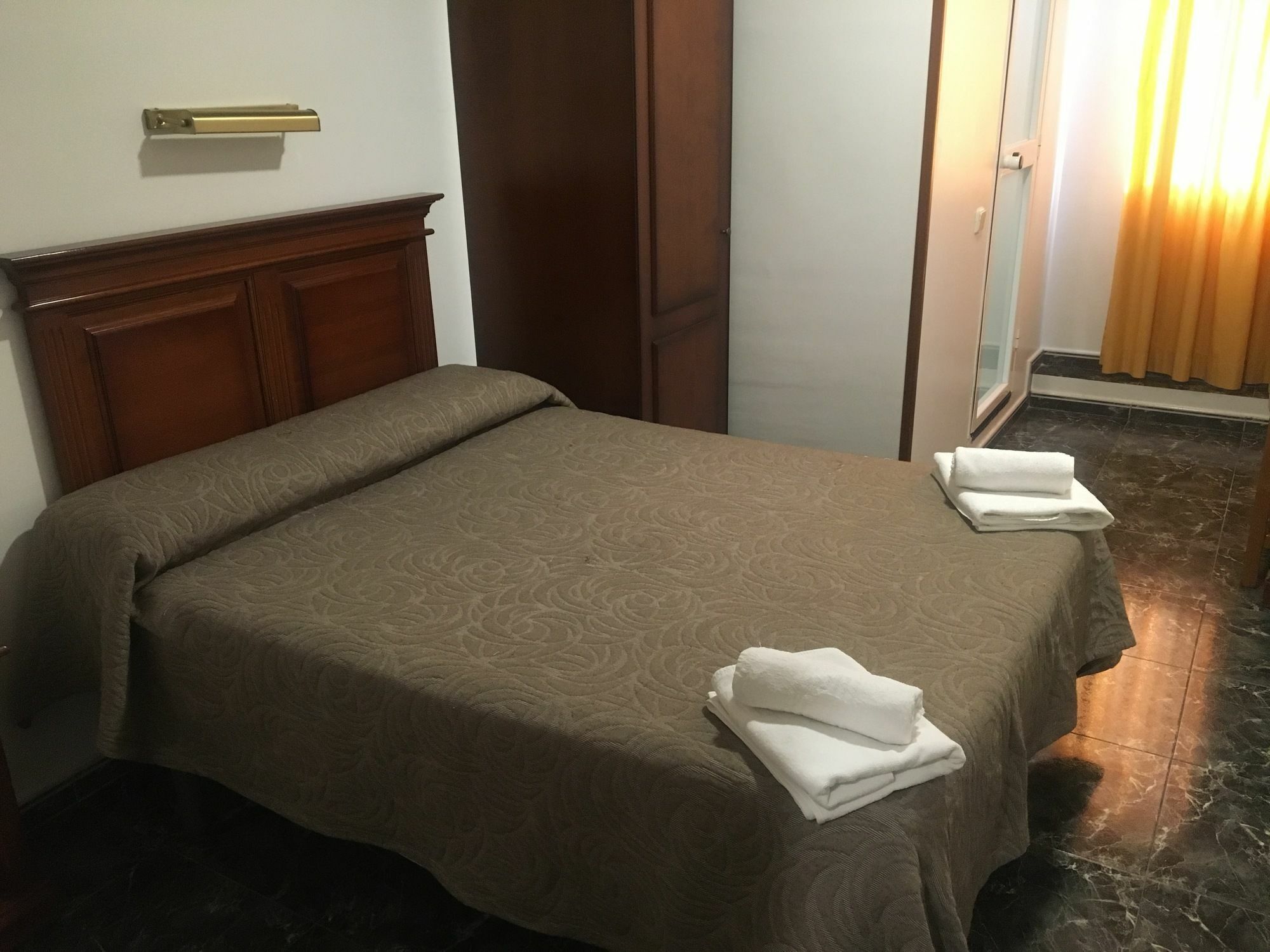 Hostal Conchita Legazpi Madrid Exterior foto