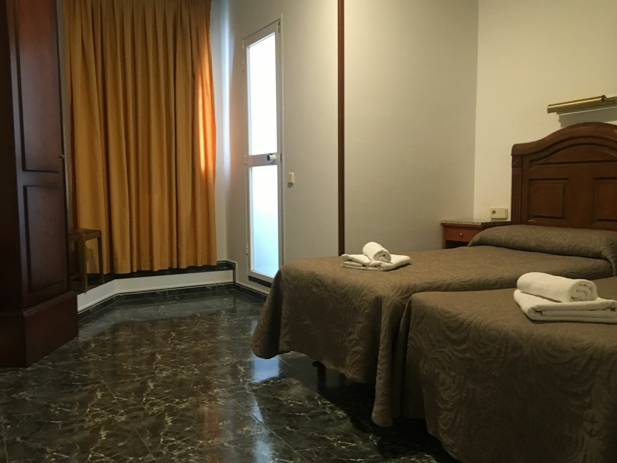 Hostal Conchita Legazpi Madrid Exterior foto