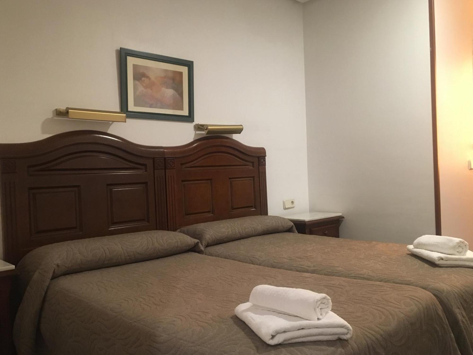 Hostal Conchita Legazpi Madrid Exterior foto