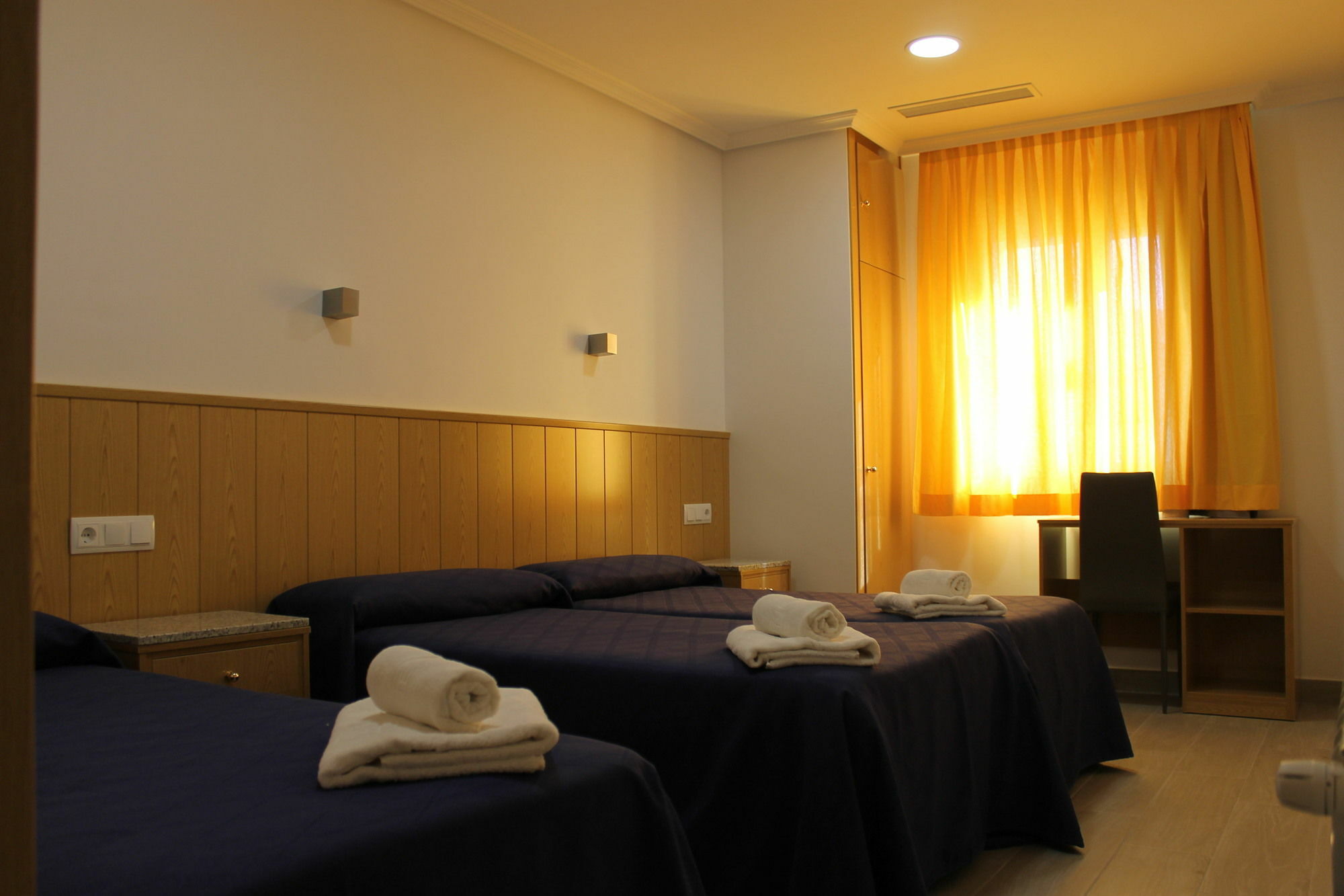 Hostal Conchita Legazpi Madrid Exterior foto