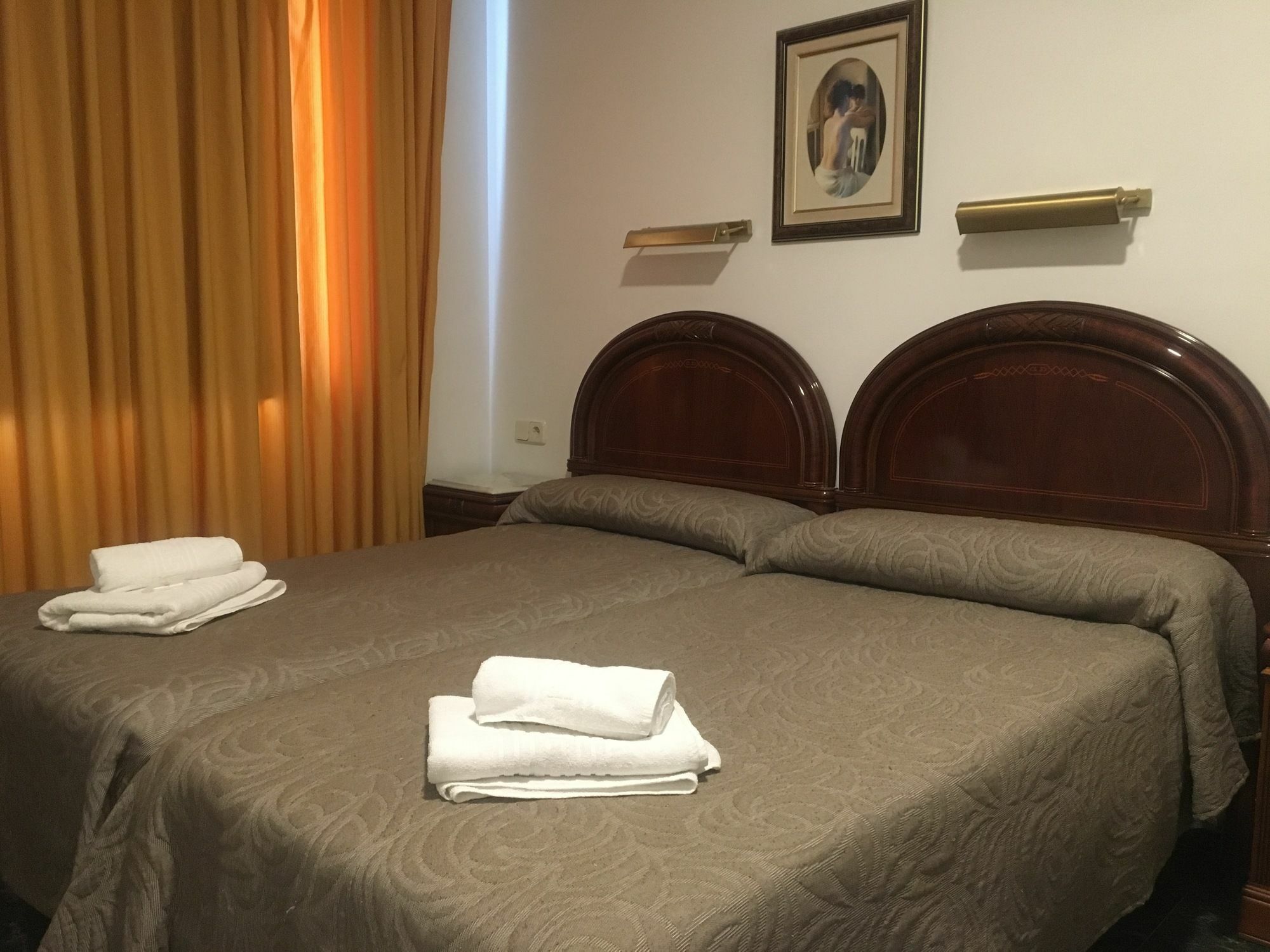 Hostal Conchita Legazpi Madrid Exterior foto