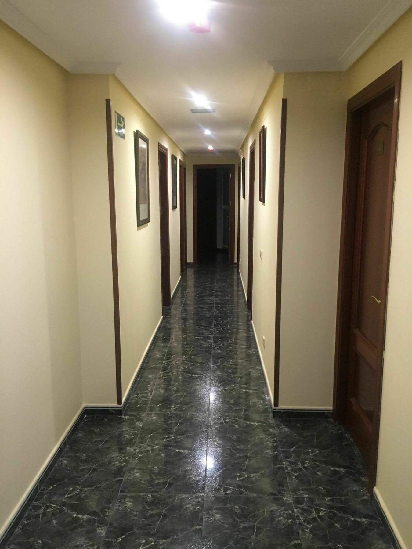 Hostal Conchita Legazpi Madrid Exterior foto