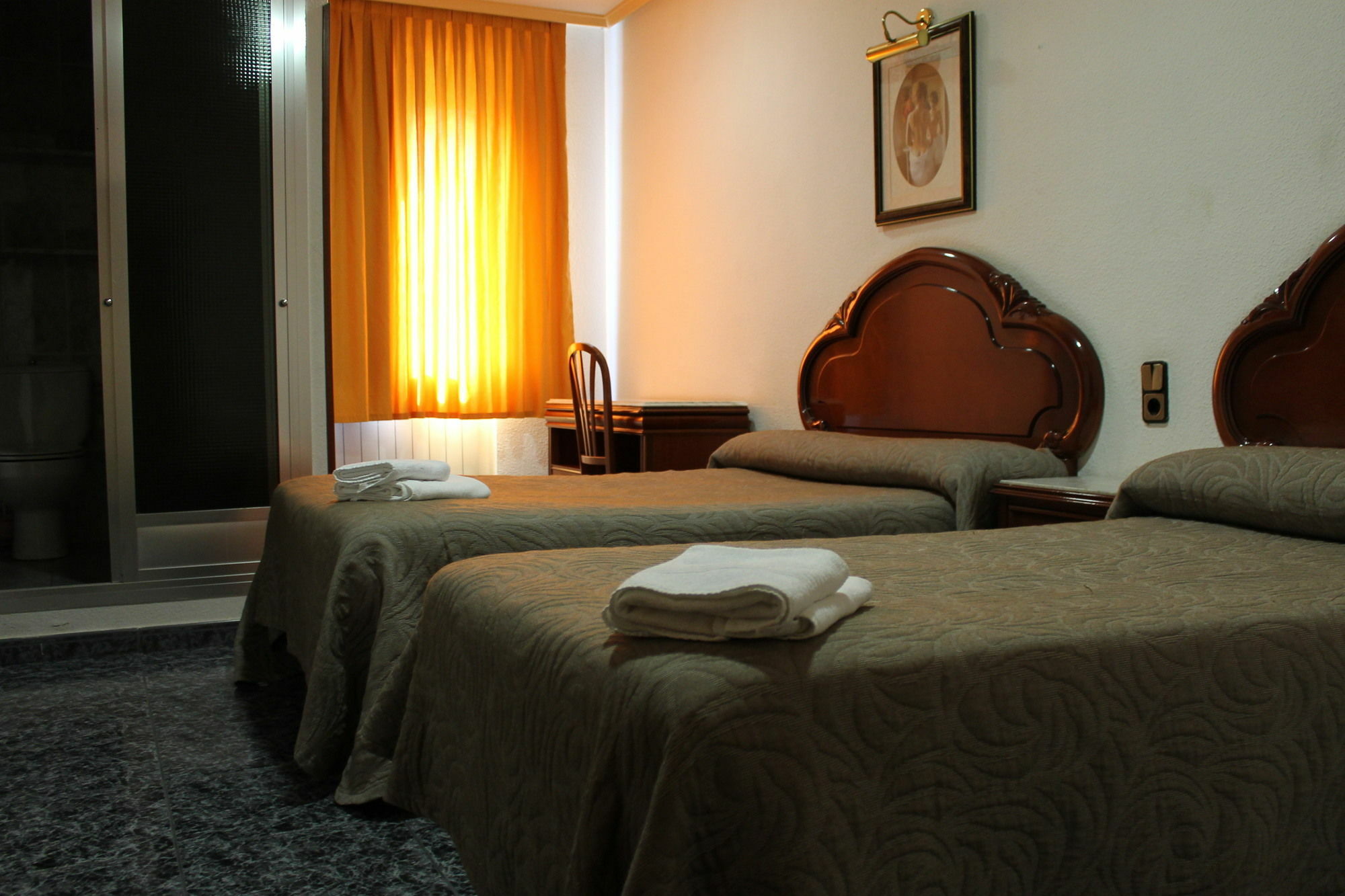 Hostal Conchita Legazpi Madrid Exterior foto