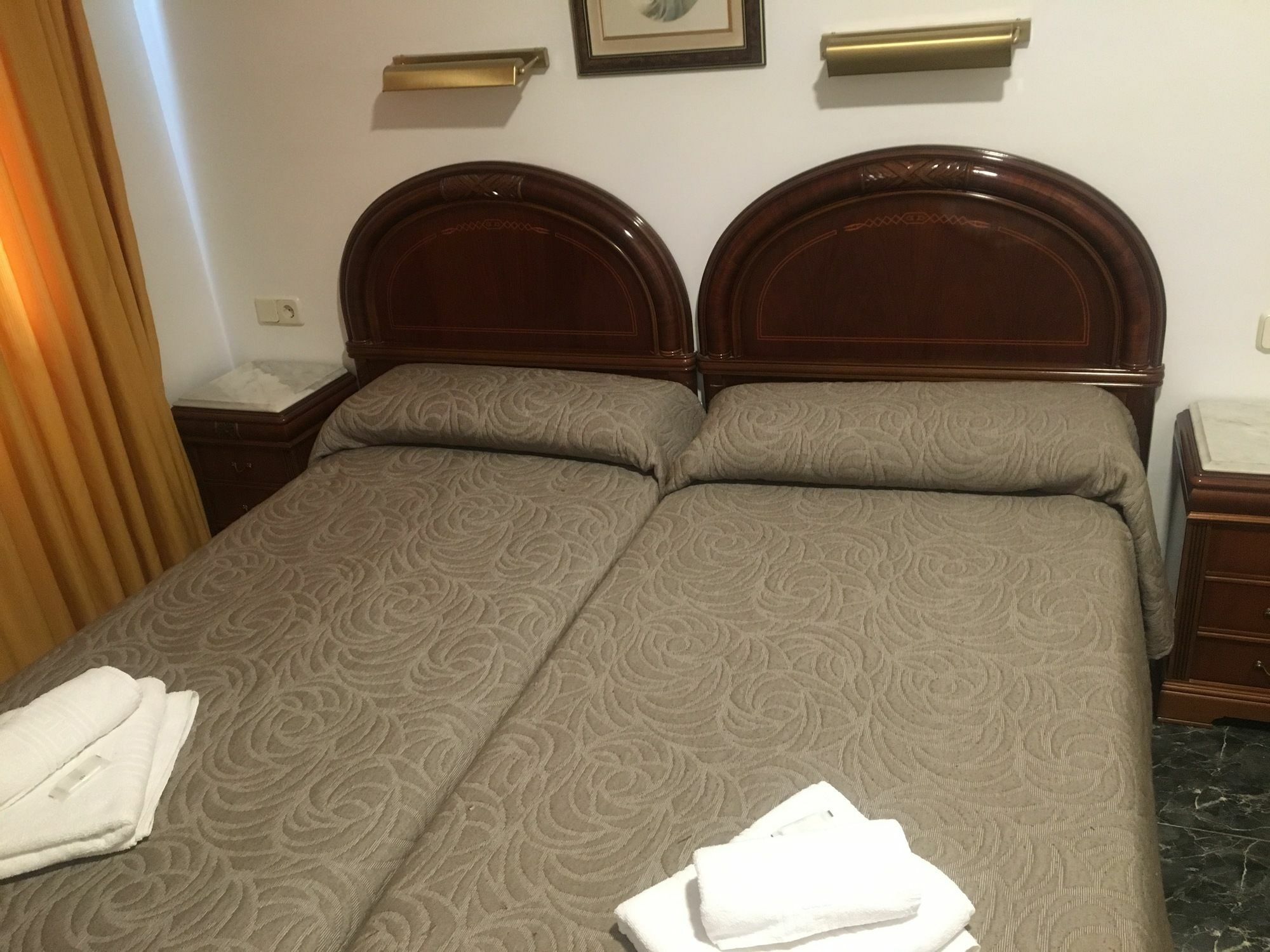 Hostal Conchita Legazpi Madrid Exterior foto
