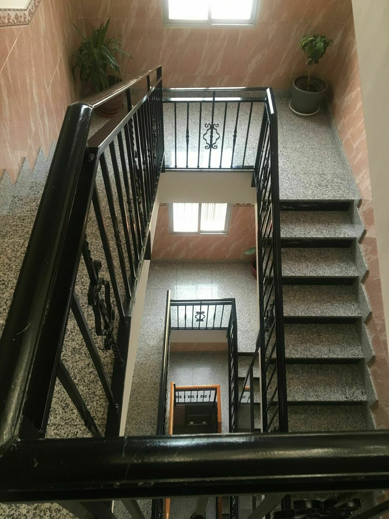 Hostal Conchita Legazpi Madrid Exterior foto